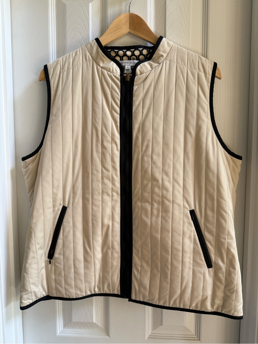 St John Sport Quilted Vest Full Zip L Cream Black Gold Zips Athleisure Classic